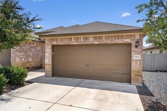 1113 Stanley Wy in Seguin, TX - Building Photo - Building Photo