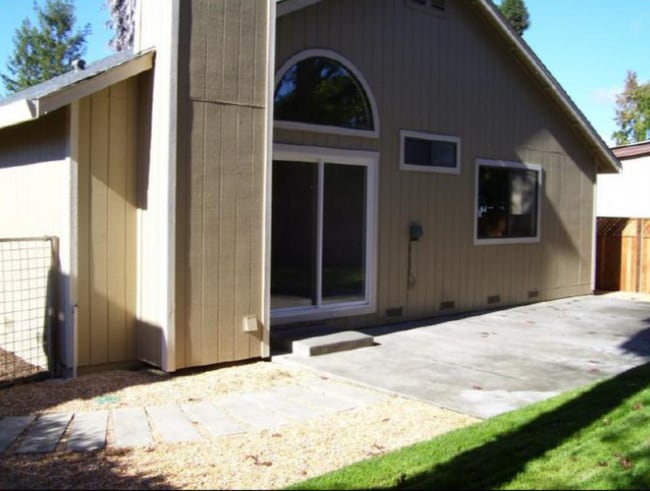 110 Fiesta Ct in Windsor, CA - Foto de edificio - Building Photo