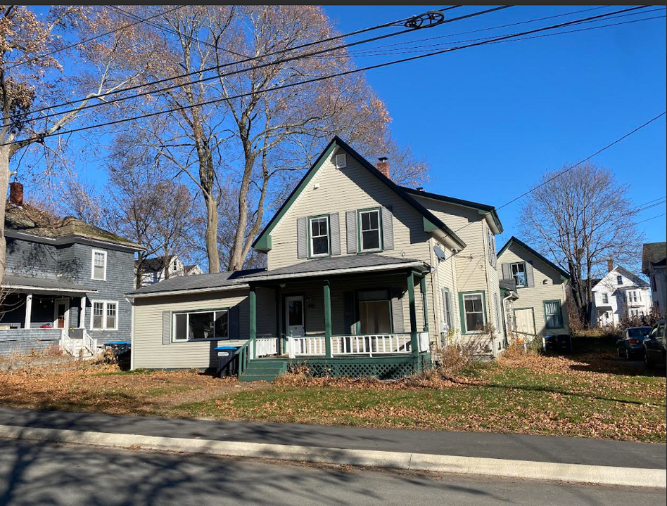 386 4th St in Old Town, ME - Foto de edificio