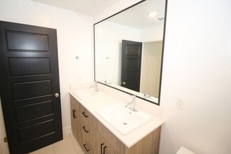 2737 E Tamarind Dr in Fresno, CA - Building Photo - Building Photo