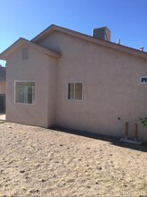 41 Avenida Jardin in Los Lunas, NM - Foto de edificio - Building Photo