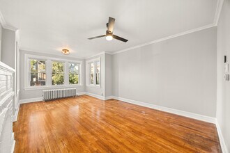 2443 W Gunnison St in Chicago, IL - Building Photo - Building Photo