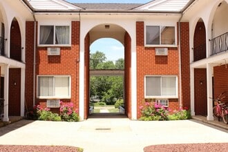 Spring Lake Apartments in Spring Lake, NJ - Foto de edificio - Building Photo