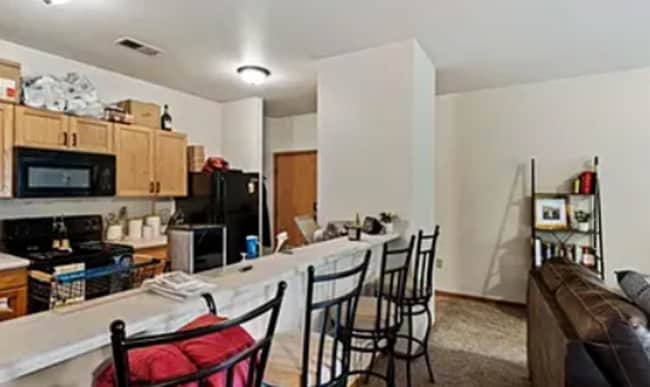 901 Kearney St in Manhattan, KS - Foto de edificio - Building Photo