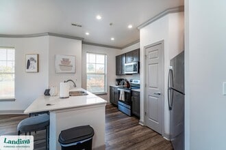 3031 Eden Ave, Unit A321 in Cincinnati, OH - Building Photo - Building Photo