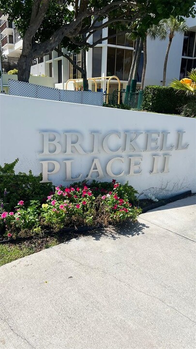 1915 Brickell Ave in Miami, FL - Building Photo