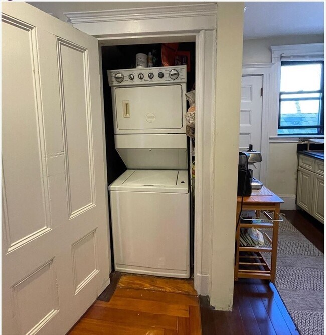 1669 Beacon St, Unit 2 in Brookline, MA - Building Photo - Building Photo