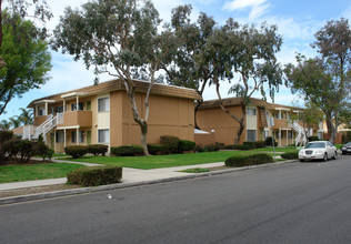 Ocean Villas Apartments in Oxnard, CA - Building Photo - Building Photo