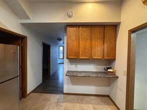 123 E 3rd St, Unit 1 in Winona, MN - Foto de edificio - Building Photo