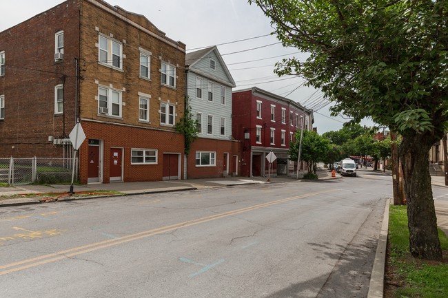 3 Delafield St in Poughkeepsie, NY - Foto de edificio - Building Photo