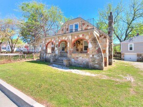 734 E Boyd St in Norman, OK - Foto de edificio - Building Photo