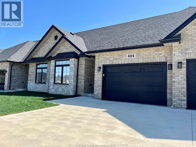 402 Westcott Rd in Amherstburg, ON - Foto de edificio - Building Photo