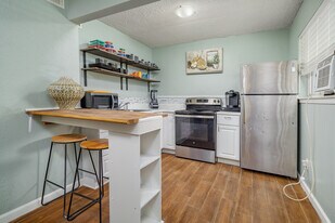 Robinson Manor Apartments in Universal City, TX - Building Photo