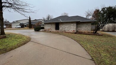 12510 Maple Ridge Rd in Oklahoma City, OK - Building Photo - Building Photo