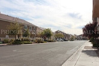 7073 Knob Creek St in Las Vegas, NV - Building Photo - Building Photo