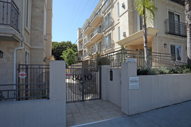 8610 Chalmers Dr in Los Angeles, CA - Building Photo - Building Photo