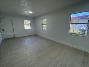 16097 NE 9th Pl in North Miami Beach, FL - Building Photo - Building Photo