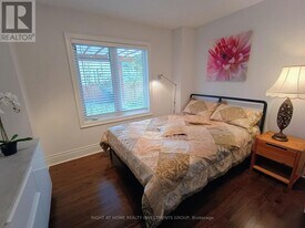 31 Barletta Dr in Vaughan, ON - Building Photo