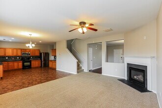 136 Maple Hill Dr in Newnan, GA - Building Photo - Building Photo