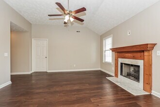 825 Chaney Woods Dr in La Vergne, TN - Building Photo - Building Photo