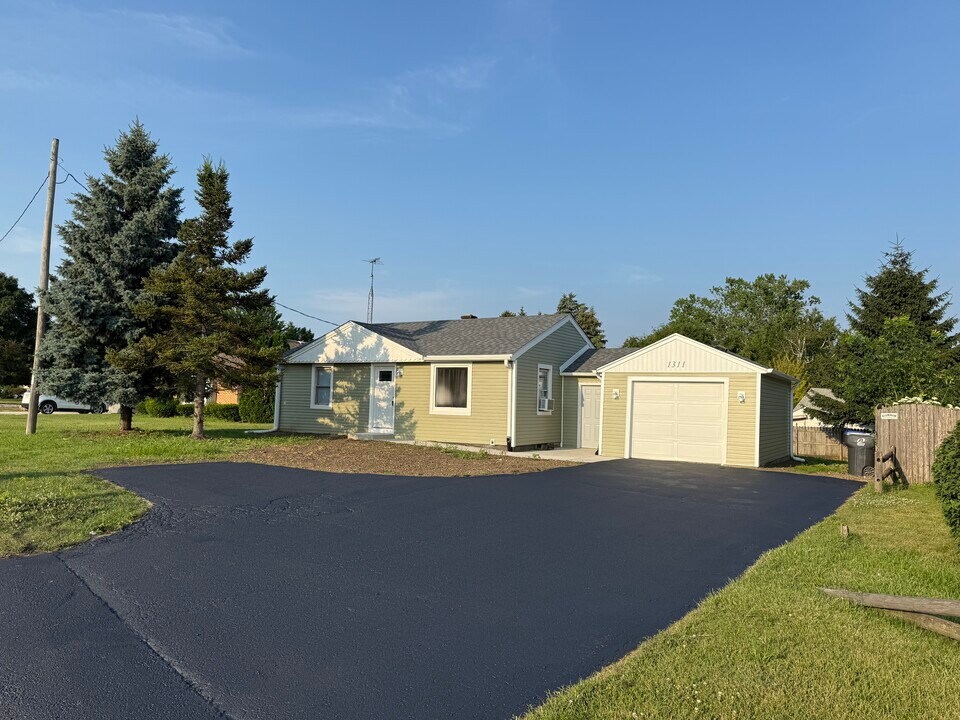 1311 N Green Bay Rd in Mount Pleasant, WI - Building Photo