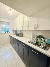 12 Ware St, Unit B in Cambridge, MA - Building Photo - Building Photo