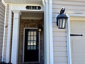 1518 Brookmere Way in Cumming, GA - Foto de edificio - Building Photo