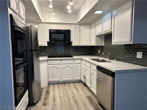 2748 Heritage Ct in Las Vegas, NV - Building Photo - Building Photo