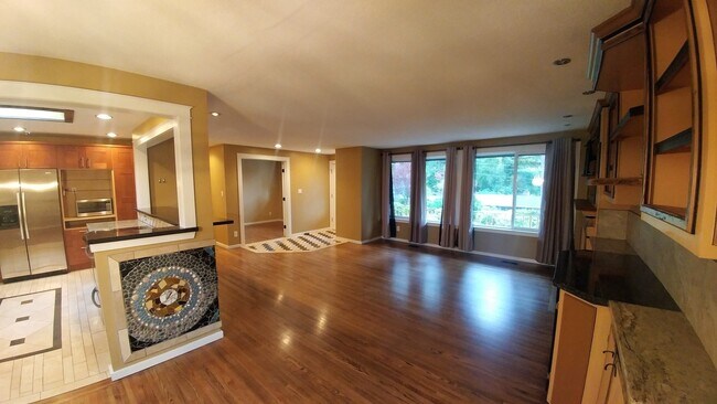 7551 Dowerdell Ln W in Lakewood, WA - Building Photo - Building Photo