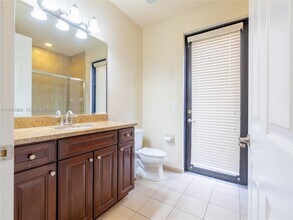 9895 NW 87th Terrace in Doral, FL - Building Photo - Building Photo