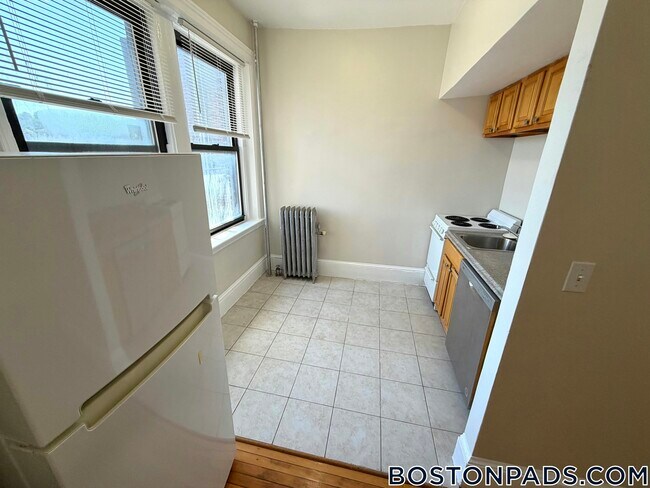 1212 Commonwealth Ave, Unit 11