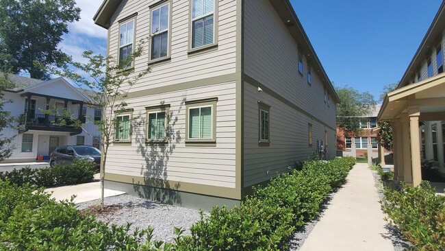 721 NW 10th St in Gainesville, FL - Building Photo - Building Photo