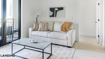 1007 S Mint St, Unit 715 in Charlotte, NC - Building Photo