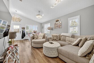 210 NW Zanzibar Pl in Port St. Lucie, FL - Building Photo - Building Photo