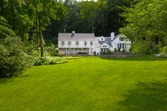 758 Valley Rd in New Canaan, CT - Building Photo - Building Photo