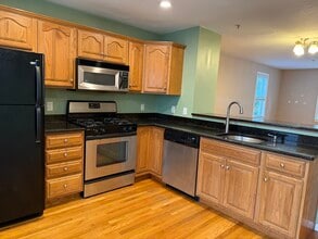 604 Bedford St, Unit 1 in Whitman, MA - Building Photo - Building Photo