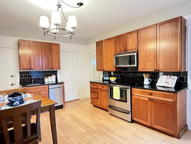 128 Chestnut St in Brookline, MA - Building Photo - Building Photo