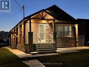 2 Harris Park Dr in Toronto, ON - Building Photo - Building Photo