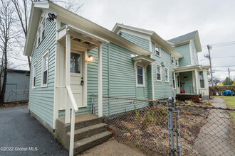 146 Bay St, Unit 4 in Glens Falls, NY - Building Photo - Building Photo