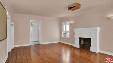 6180 Oak Crest Way in Los Angeles, CA - Building Photo - Building Photo