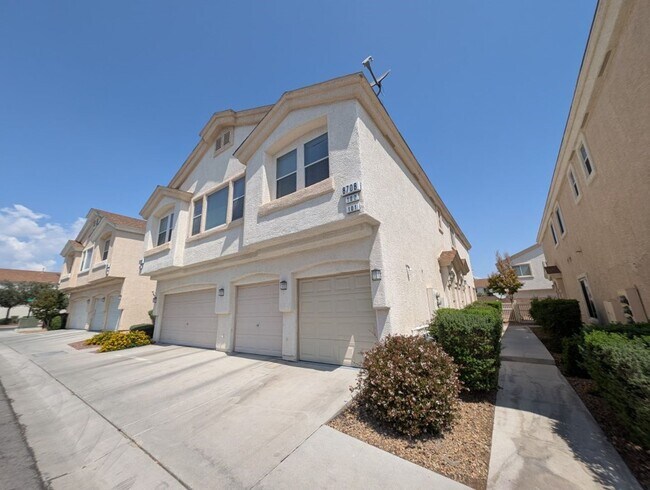 8708 Tomnitz Ave in Las Vegas, NV - Building Photo - Building Photo