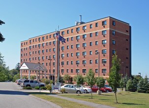 The Betsy Ross House in South Portland, ME - Foto de edificio - Building Photo