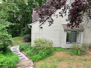 1029 Amber Ridge Rd in Charlottesville, VA - Building Photo - Building Photo