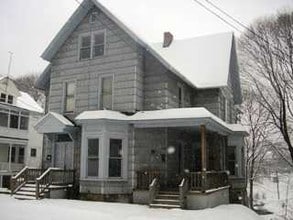 222 Mckinley Ave in Jamestown, NY - Foto de edificio - Building Photo