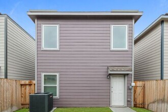 15325 Estrella Rd E in Houston, TX - Building Photo - Building Photo