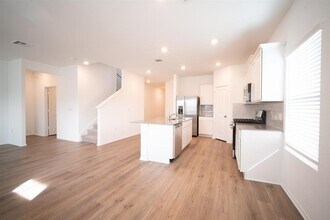 10500 Steinbeck Dr in Austin, TX - Building Photo - Building Photo