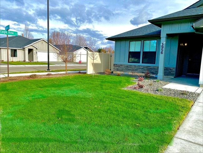 3956 N Amberwood Ave in Meridian, ID - Building Photo - Building Photo