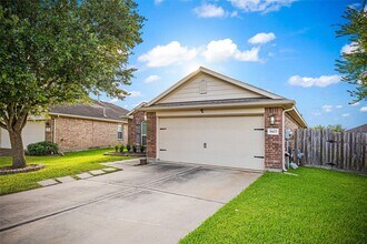 5427 Stonegate Dr in Richmond, TX - Foto de edificio - Building Photo