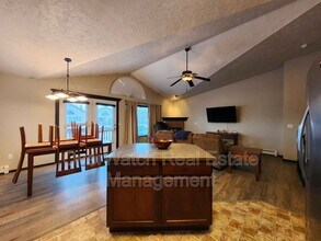 11854 Galloway Loop in Anchorage, AK - Building Photo - Building Photo