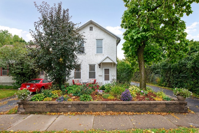 422 NE 2nd St, Unit 1 in Minneapolis, MN - Building Photo - Building Photo